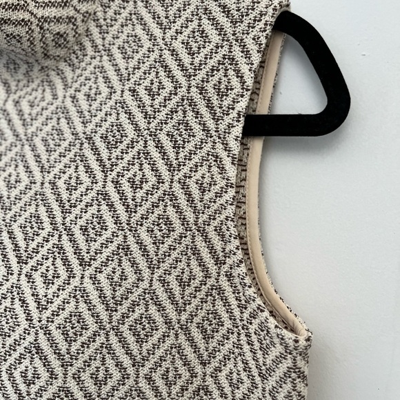 St.John Collection By Marie Gray vintage Wool-Blend Sleeveless Shirt - Picture 7 of 7